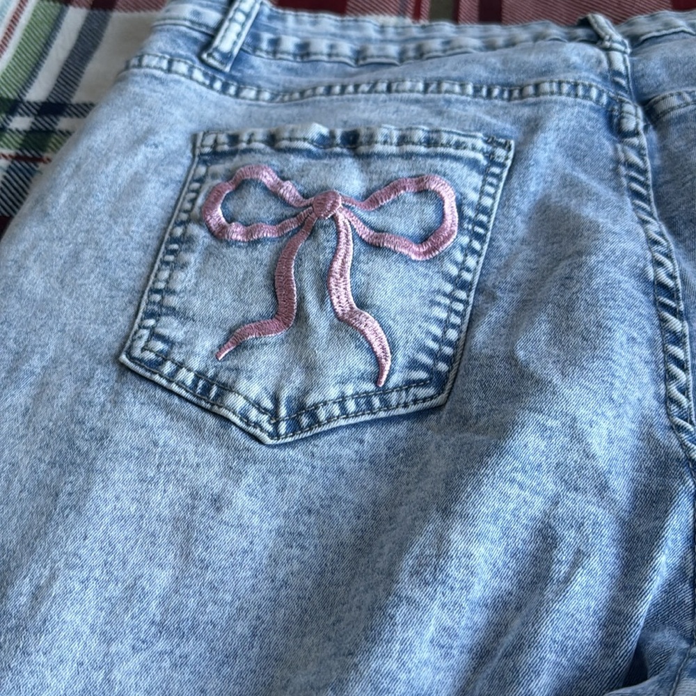 Women’s pink bow embroidered pocket Jean pants